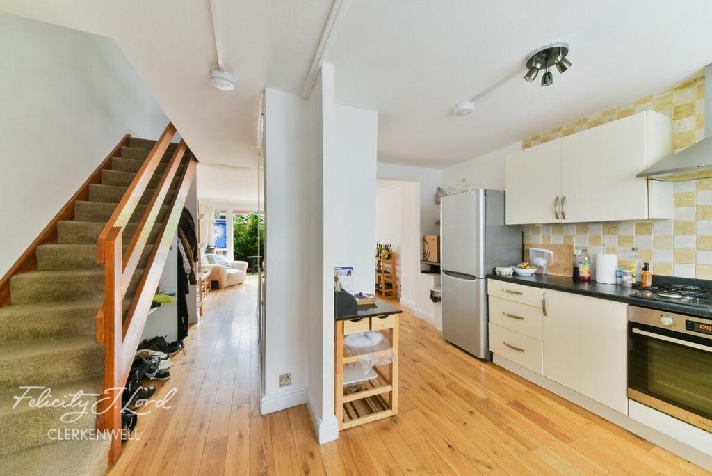Mitchell Street, Clerkenwell, EC1 3 bed flat - £650,000