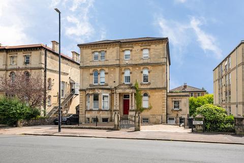 3 bedroom flat to rent, Victoria Square, Clifton, BS8