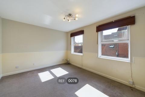 2 bedroom flat to rent, Grove Hill, Hessle, HU13