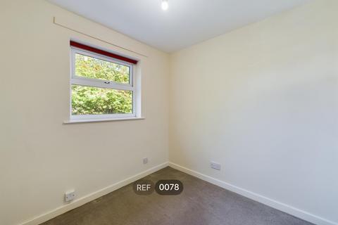 2 bedroom flat to rent, Grove Hill, Hessle, HU13