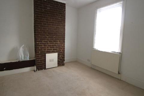 2 bedroom maisonette to rent, Shackleton Road, Southall