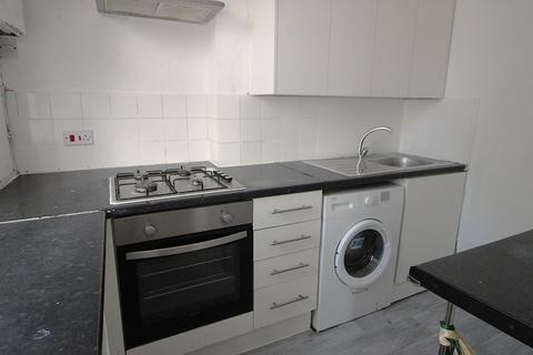 2 bedroom maisonette to rent, Shackleton Road, Southall