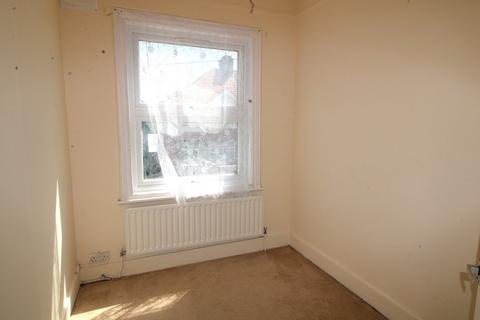 2 bedroom maisonette to rent, Shackleton Road, Southall