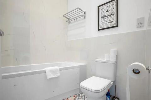 1 bedroom flat for sale, Woking,  GU22,  GU22