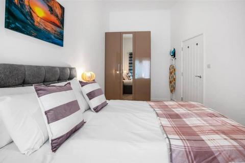 1 bedroom flat for sale, Woking,  GU22,  GU22