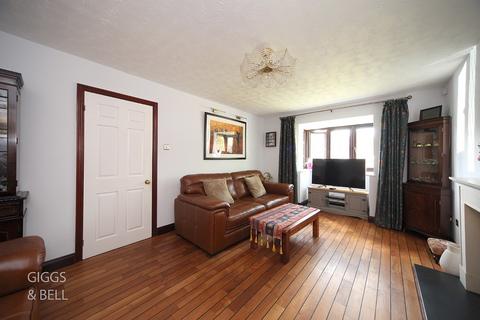 4 bedroom detached house for sale, Edgcott Close, Luton, Bedfordshire, LU3