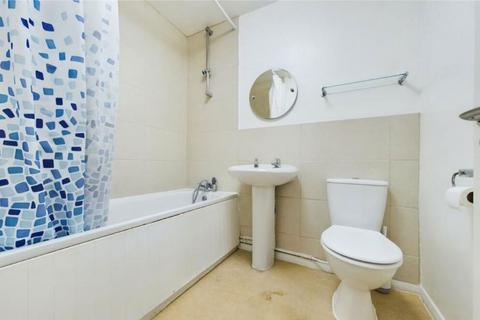 1 bedroom flat for sale, 26 Ladybank, Bracknell, Berkshire, RG12 7HA