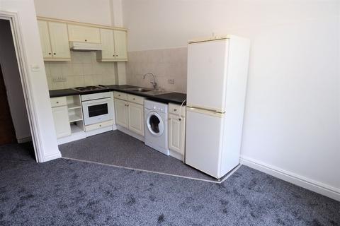 2 bedroom flat to rent, Meal Street, New Mills, SK22