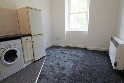 2 bedroom flat to rent, Meal Street, New Mills, SK22