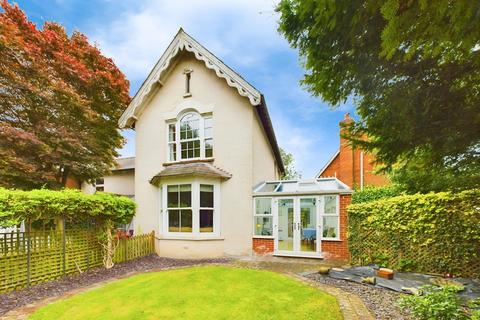 Chase Cottage, 47 Brighton Road, Horsham, RH13 6EZ