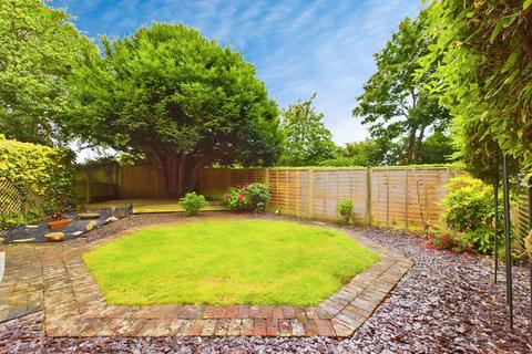 Chase Cottage, 47 Brighton Road, Horsham, RH13 6EZ