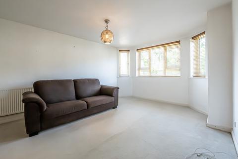 2 bedroom flat to rent, St. James's Drive, Wandsworth,  London SW12