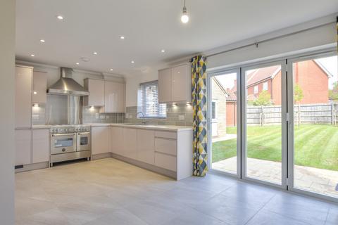 5 bedroom link detached house for sale, Woodlands Park, New Homes