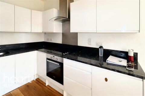 2 bedroom flat to rent, Cornwall House, Slough