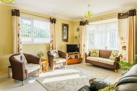 2 bedroom detached bungalow for sale, Frensham Close, REDHILL