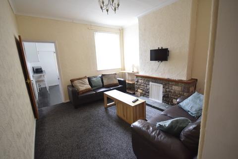 2 bedroom terraced house to rent, Pinnox Street, Tunstall