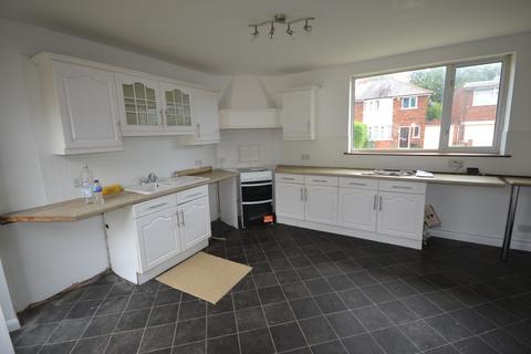 3 bedroom semi-detached house to rent, Gwencole Cresent, Leicester LE3