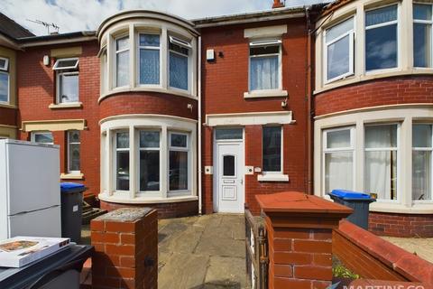 3 bedroom terraced house to rent, Dorchester Road, Blackpool FY1