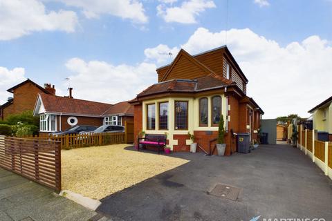 2 bedroom detached bungalow for sale, Paddock Drive, Blackpool FY3