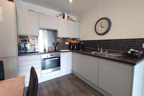 2 bedroom apartment for sale, Carnation Gardens, Hayes, Greater London, UB3