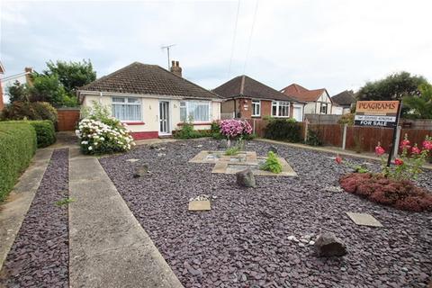 2 bedroom detached bungalow for sale, Walton Road , Walton on the Naze