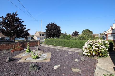 2 bedroom detached bungalow for sale, Walton Road , Walton on the Naze