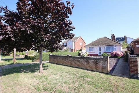 2 bedroom detached bungalow for sale, Walton Road , Walton on the Naze