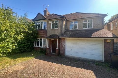 5 bedroom detached house to rent, Gravel Hill, Croydon