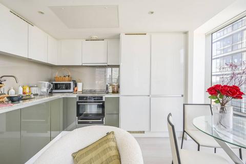 2 bedroom flat to rent, Landmark West Tower,, Canary Wharf, London, E14