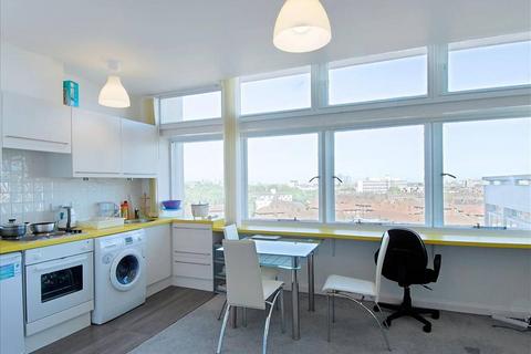 Studio to rent, Newington Causeway, Elephant and Castle, London, SE1