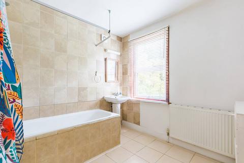 4 bedroom terraced house to rent, Lincoln Road, East Finchley, London, N2