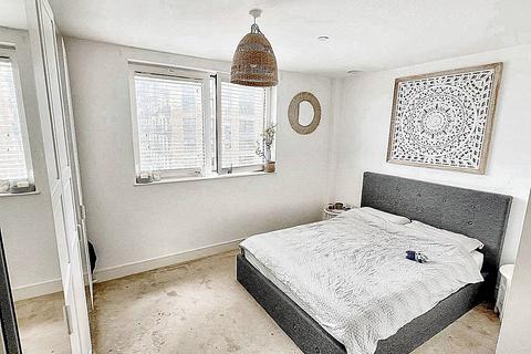 2 bedroom apartment for sale, Healum Avenue, Southall UB2