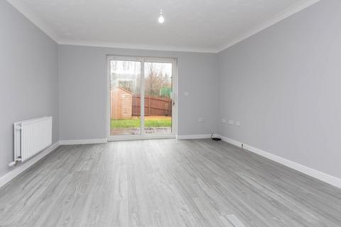 2 bedroom end of terrace house to rent, Crome Close, Wellingborough NN8