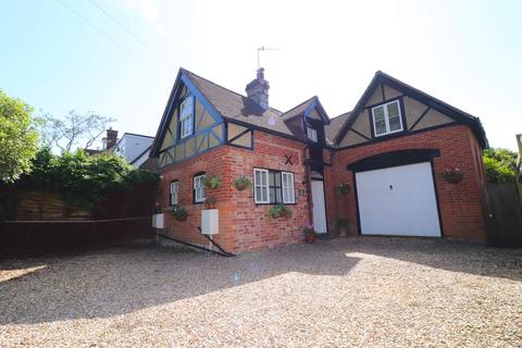 2 bedroom detached house to rent, Station Road, MAYFIELD