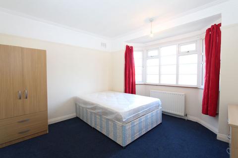 2 bedroom apartment to rent, Bishop Ken Road, Harrow, HA3