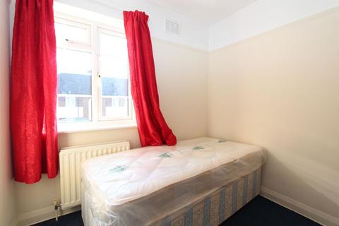 2 bedroom apartment to rent, Bishop Ken Road, Harrow, HA3