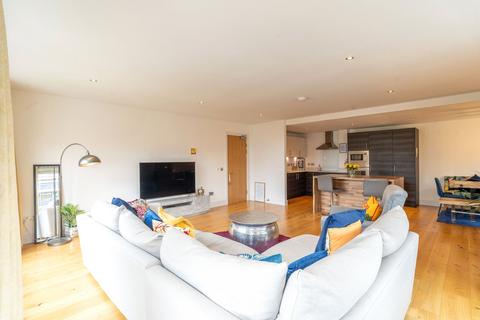 3 bedroom apartment to rent, Melvin Walk, Edinburgh, Midlothian