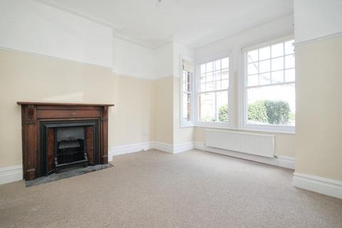 1 bedroom ground floor flat to rent, Glengall Road, Woodford Green