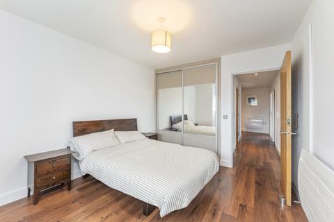 2 bedroom flat for sale, Switch House, 4 Blackwall Way, London