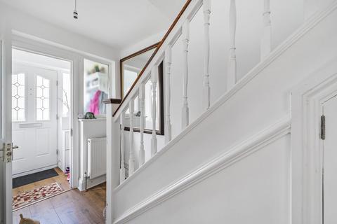 15 Rydens Way, Woking, GU22 9DD