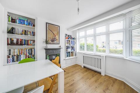 15 Rydens Way, Woking, GU22 9DD