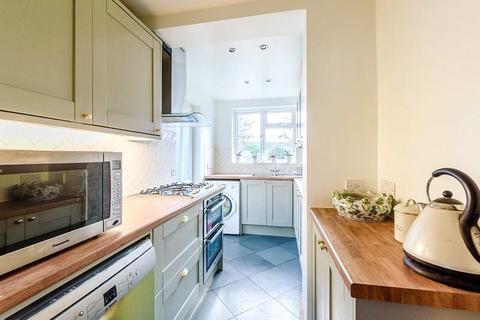 15 Rydens Way, Woking, GU22 9DD