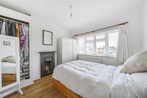 15 Rydens Way, Woking, GU22 9DD