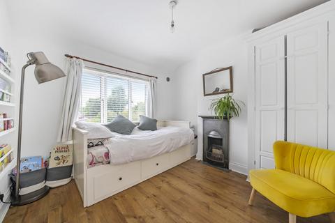 15 Rydens Way, Woking, GU22 9DD