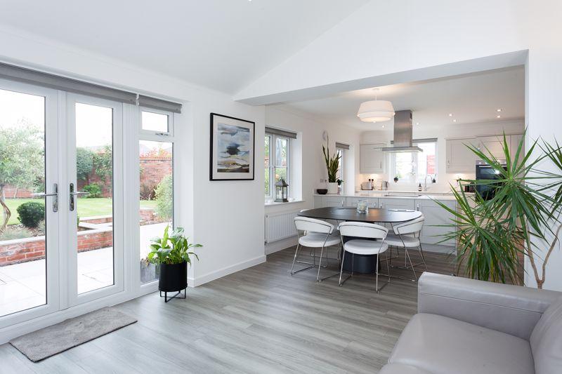 Living dining...