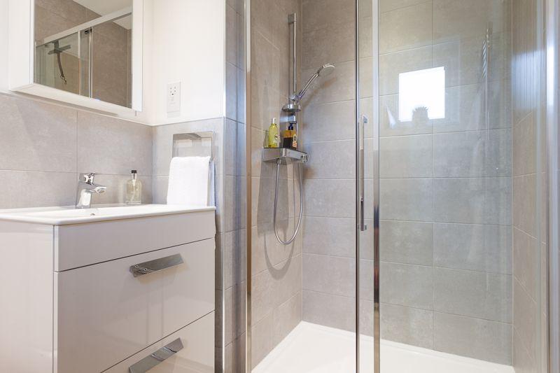 Bedroom 1 en suite