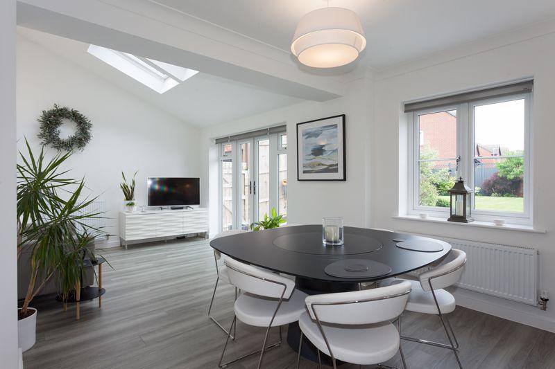 Living dining...