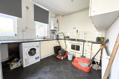 2 bedroom flat to rent, Fletton Avenue, PETERBOROUGH PE2