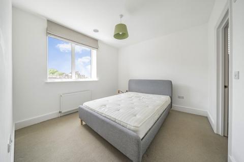 2 bedroom flat to rent, Lavender Hill London SW11