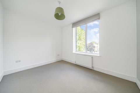2 bedroom flat to rent, Lavender Hill London SW11